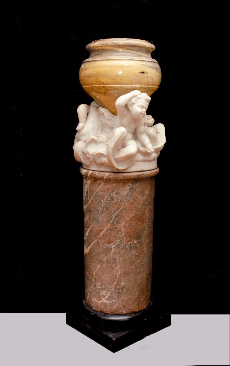 Grande vasque « aux tritons » en marbre sur colonne, 19e siècle. Jardinière-photo-2