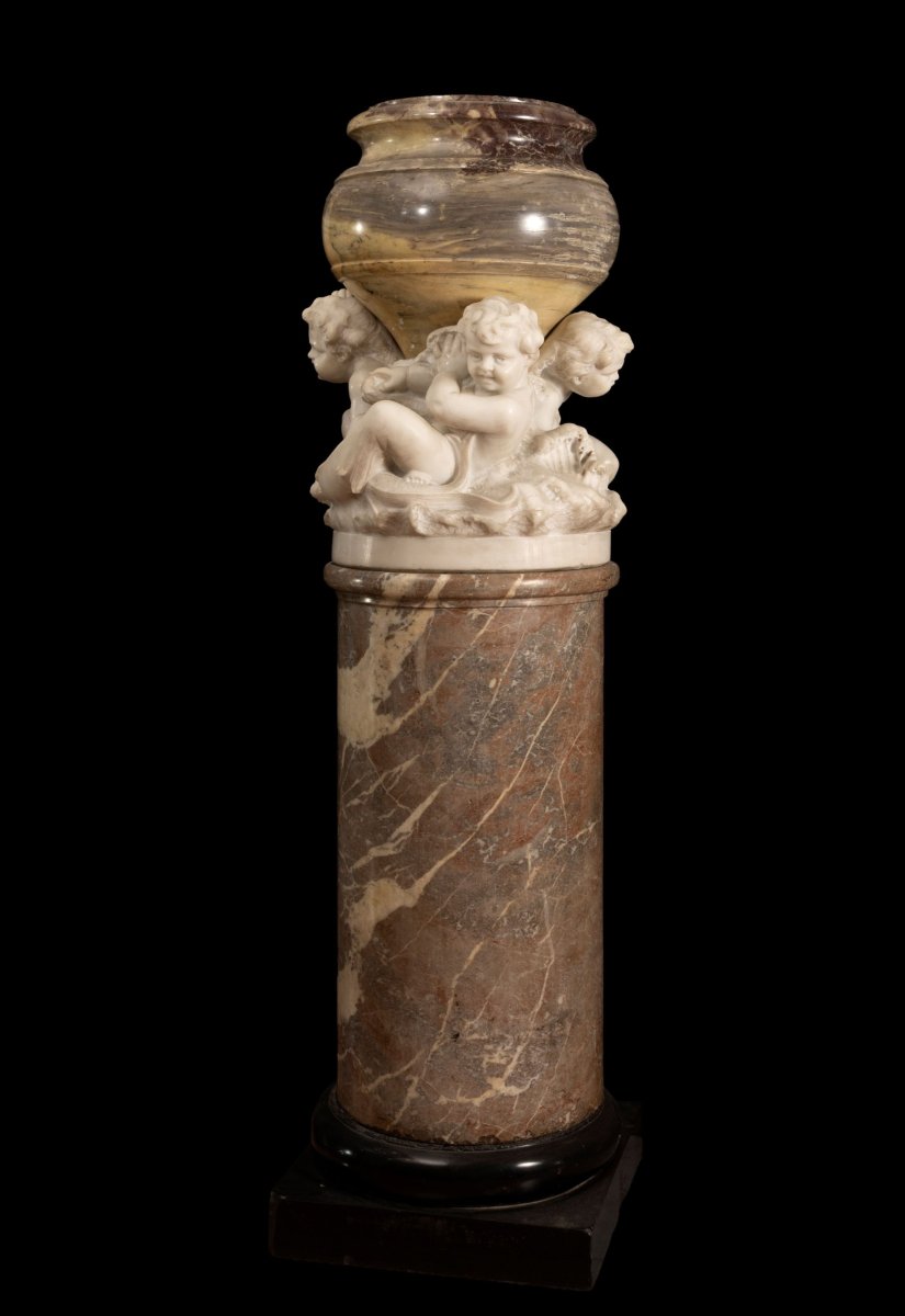 Grande vasque « aux tritons » en marbre sur colonne, 19e siècle. Jardinière