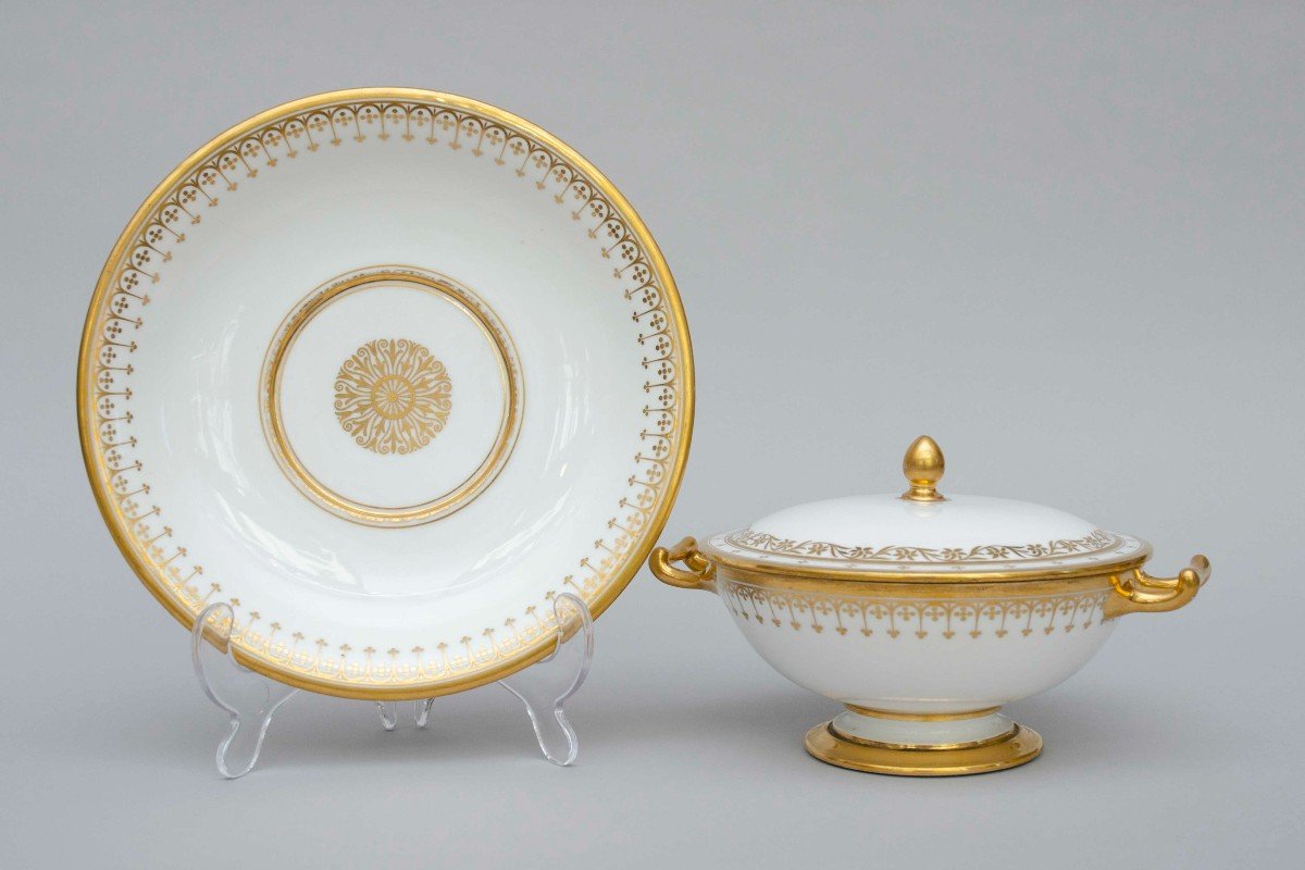 "Ecuelle à Bouillon" et sa soucoupe, porcelaine de Sèvres, blanc et or, 19e siècle-photo-3