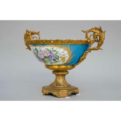 Coupe En Porcelaine Bleu Céleste De Style Sèvres, Montée Sur Bronzes Dorés, France 19e Siècle