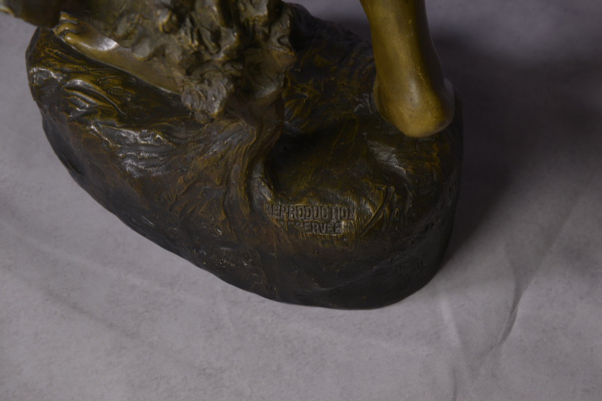 Statue en terre cuite femme porteuse d'une jarre signée XX's-photo-3