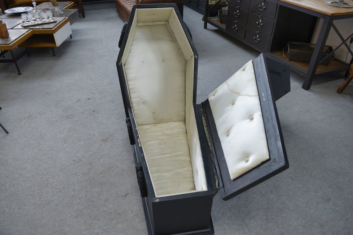 Wooden Replica Of The Work "madame Récamier De David" After René Magritte, Wooden Coffin -photo-2
