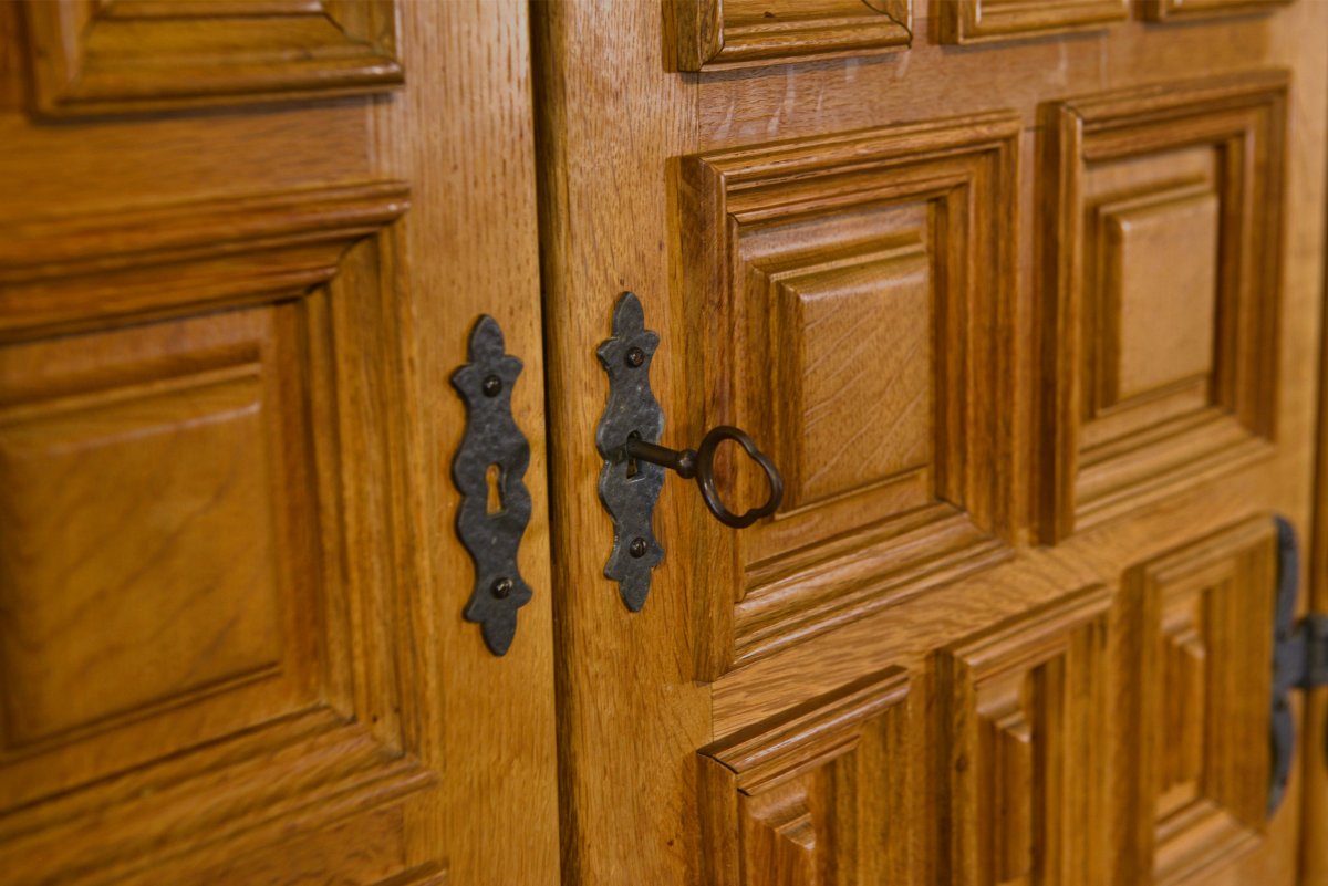 Armoire 2 portes 2 tiroirs en chêne massif et fer forgé style rustique 1960's-photo-2