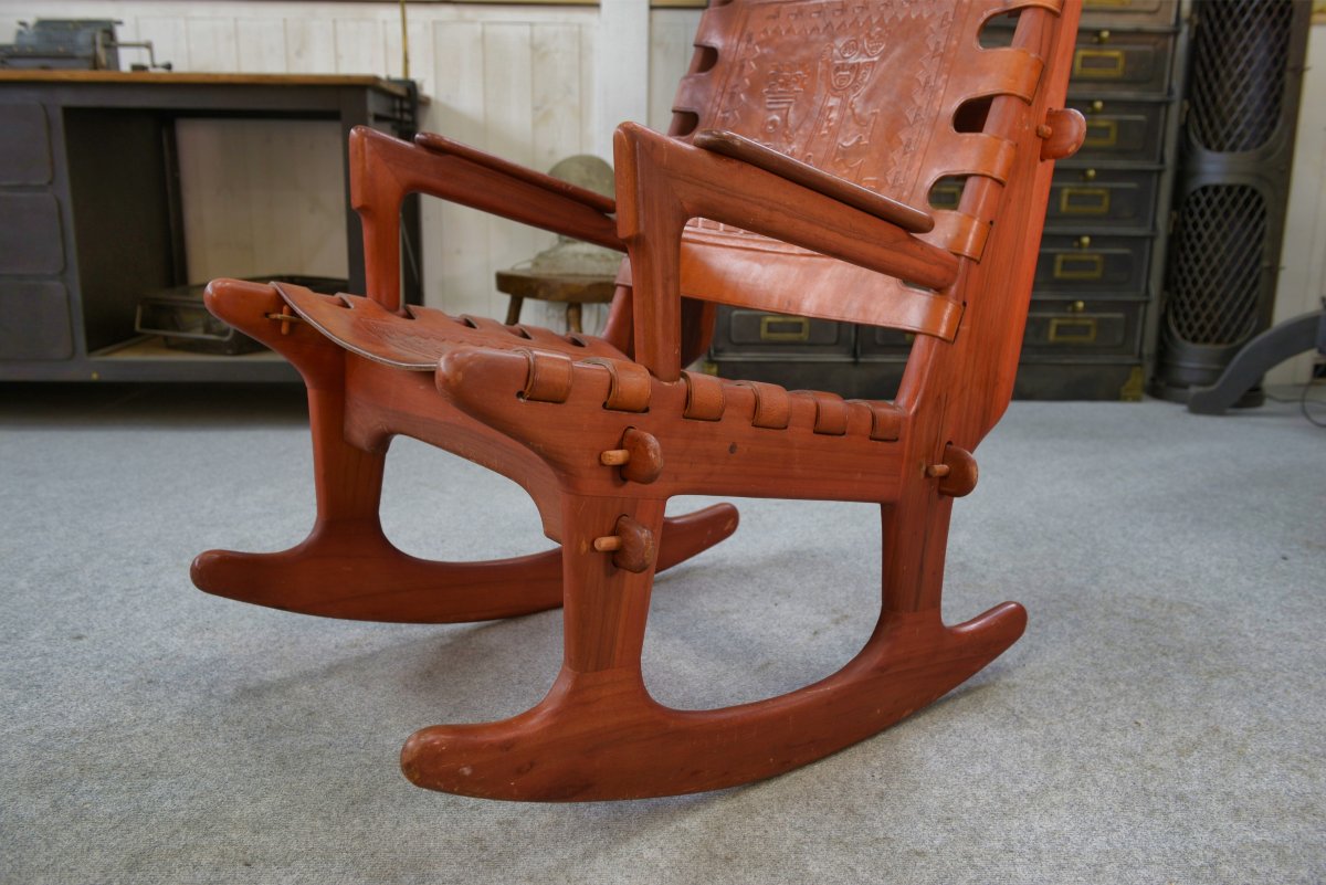Fauteuil par Angel Pazmino en bois et cuir rouge 1960's-photo-1