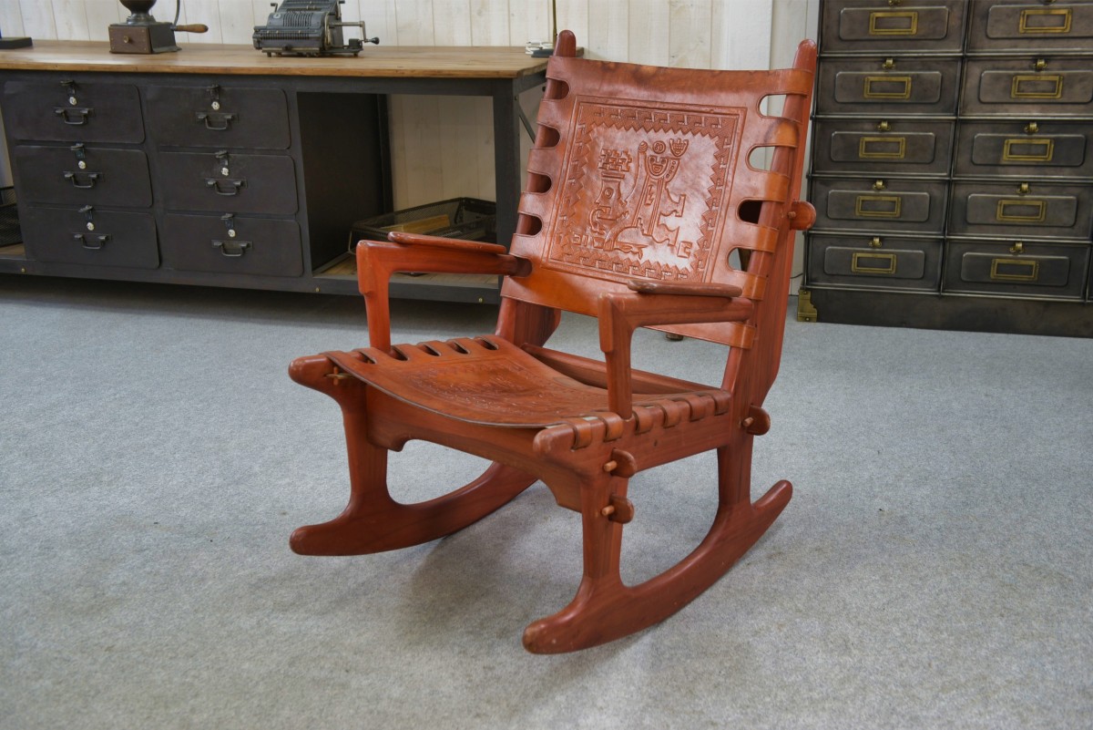 Fauteuil par Angel Pazmino en bois et cuir rouge 1960's
