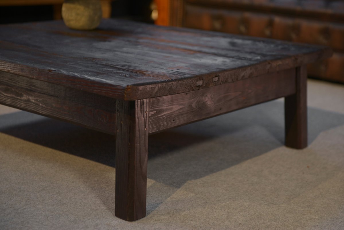 Table basse brutaliste en épicéa foncé piétement chêne-photo-4
