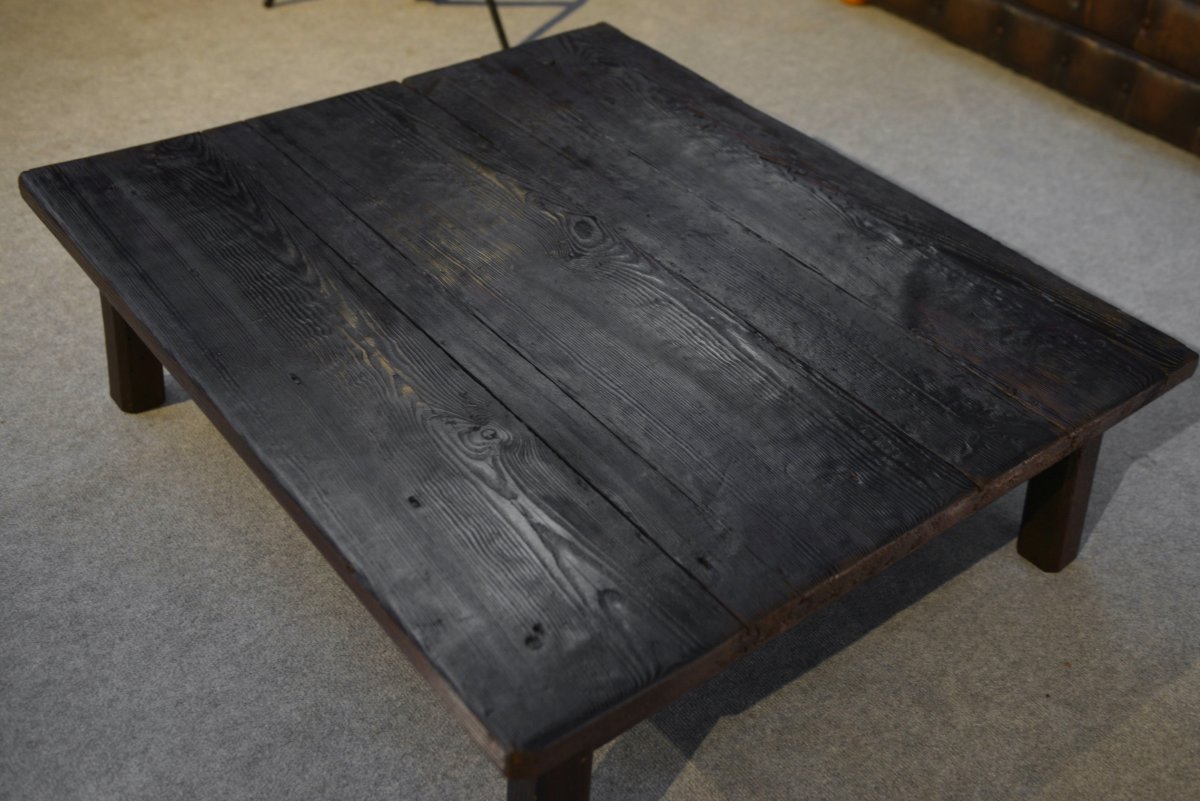 Table basse brutaliste en épicéa foncé piétement chêne-photo-5