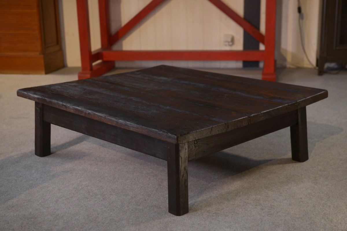 Table basse brutaliste en épicéa foncé piétement chêne-photo-7