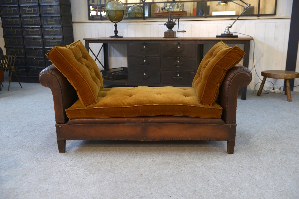 Banquette en cuir clouté vers 1920-photo-2
