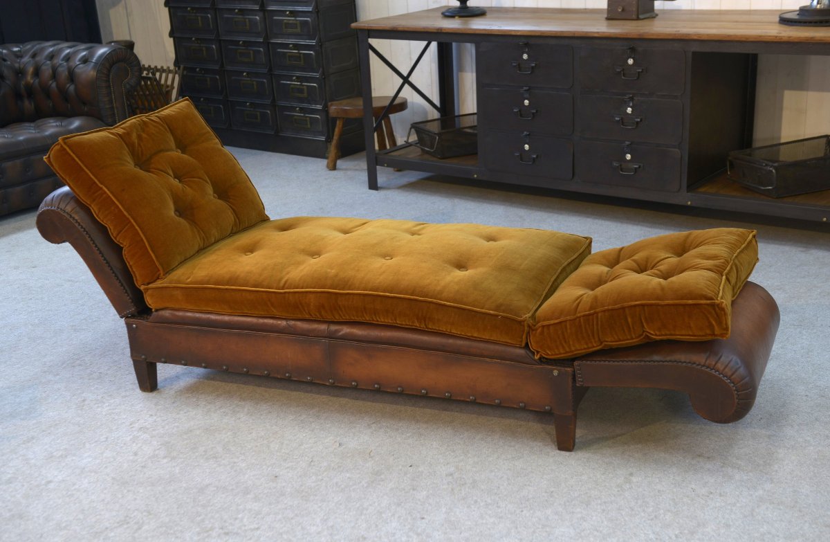Banquette en cuir clouté vers 1920-photo-3