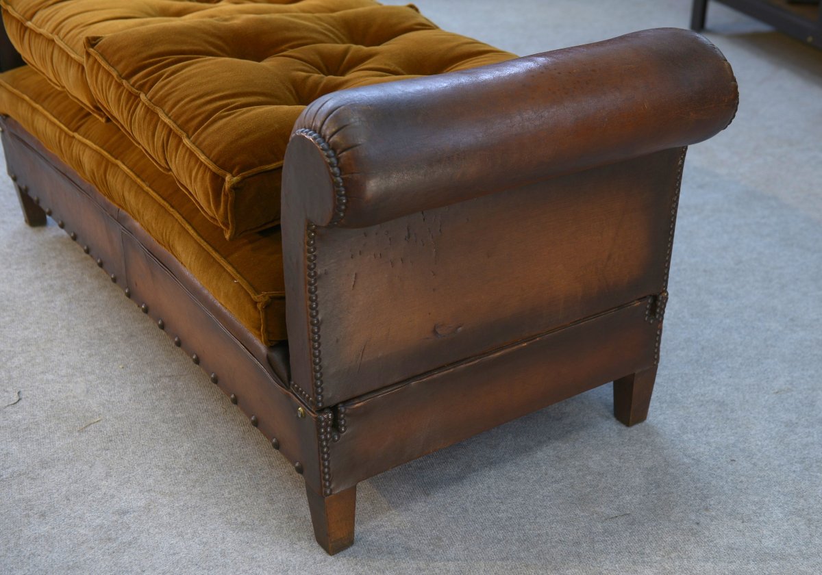 Banquette en cuir clouté vers 1920-photo-4