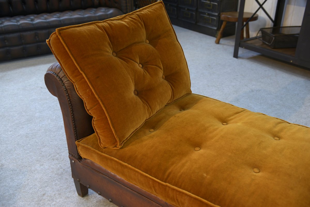 Banquette en cuir clouté vers 1920-photo-2