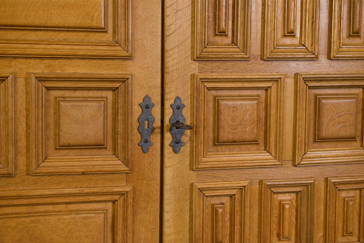 Grand buffet 4 portes en chêne massif et fer forgé style rustique 1960's-photo-6