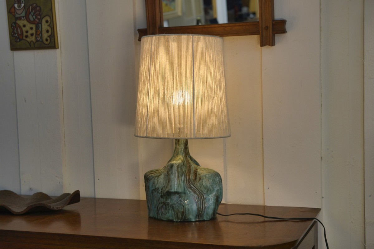 Lampe en céramique brutaliste signé avec abat-jour en lin 1950's