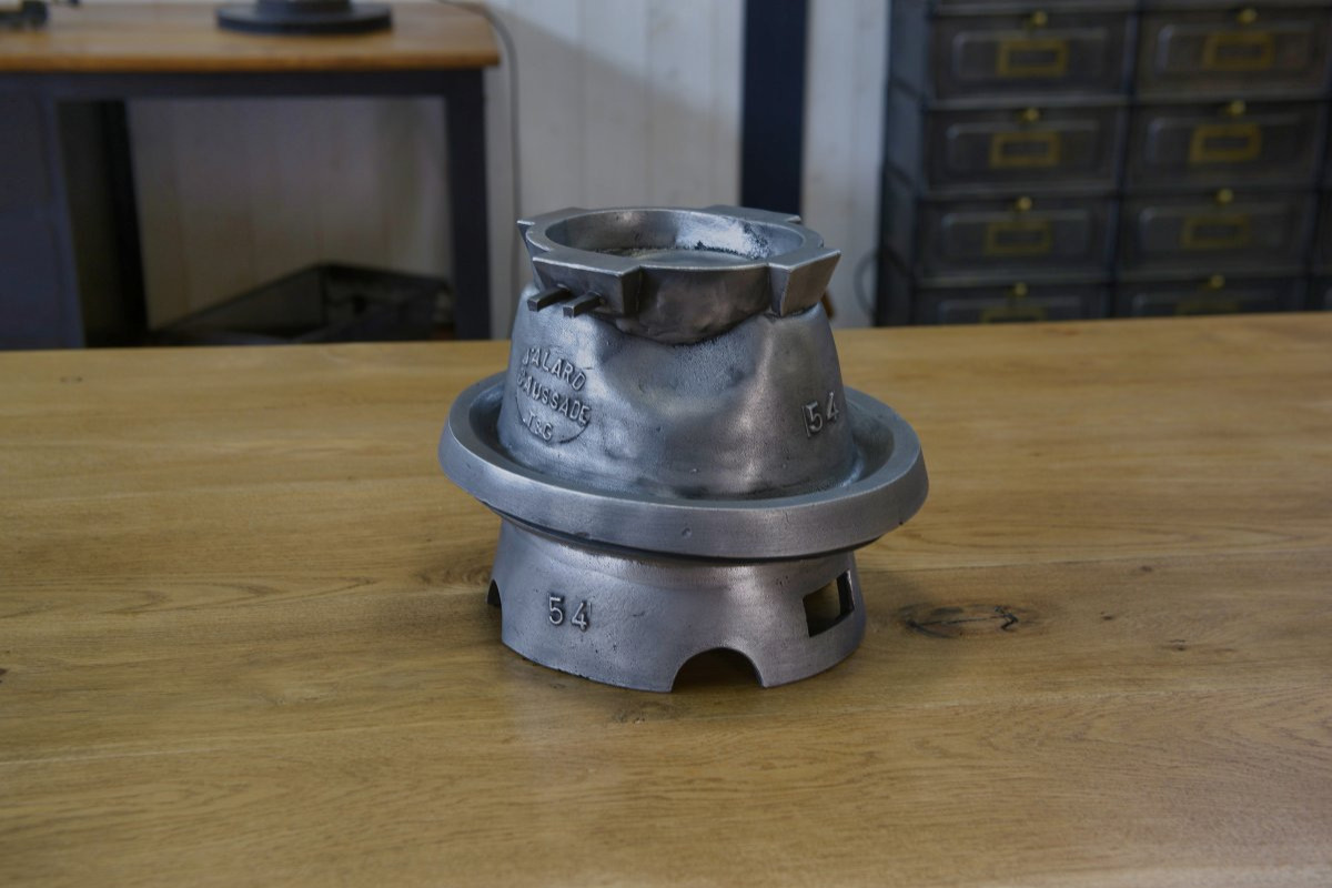 Antique Cast Aluminum Hat Mold From Jalard In Caussade, 1950s-photo-3