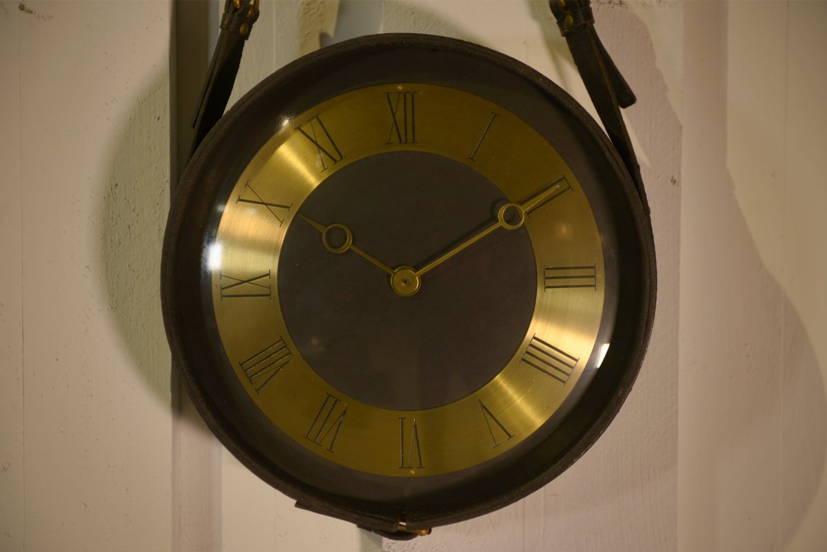 Horloge en cuir noir et laiton par Jacques Adnet 1950's-photo-2