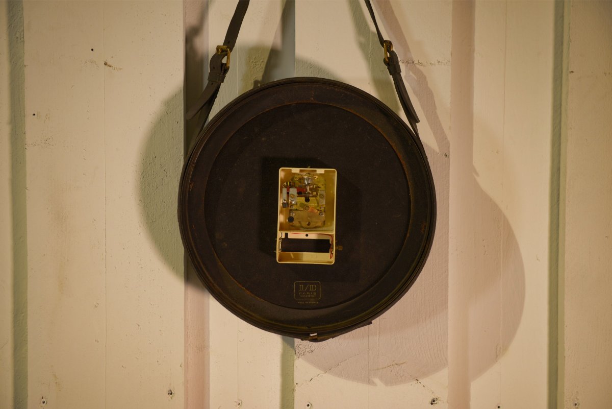 Horloge en cuir noir et laiton par Jacques Adnet 1950's-photo-3