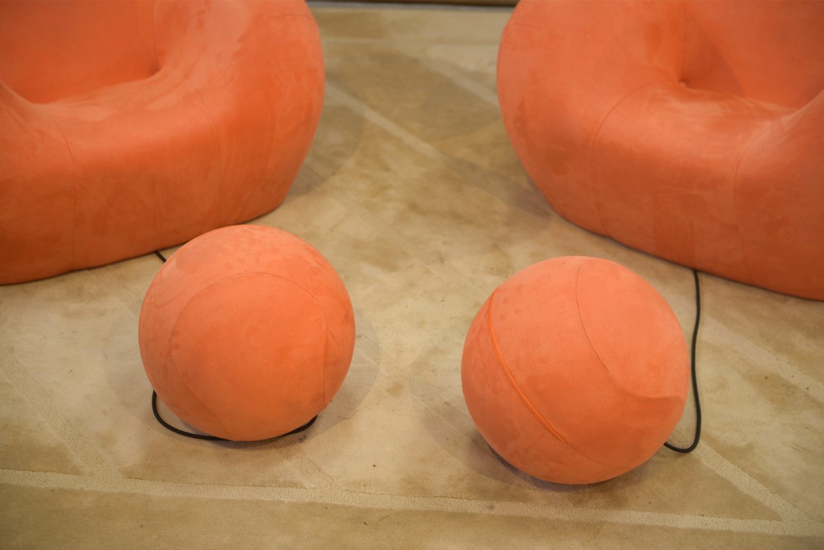 Paire de fauteuils "Mamma" avec repose-pieds d'après Gaetano Pesce-photo-1