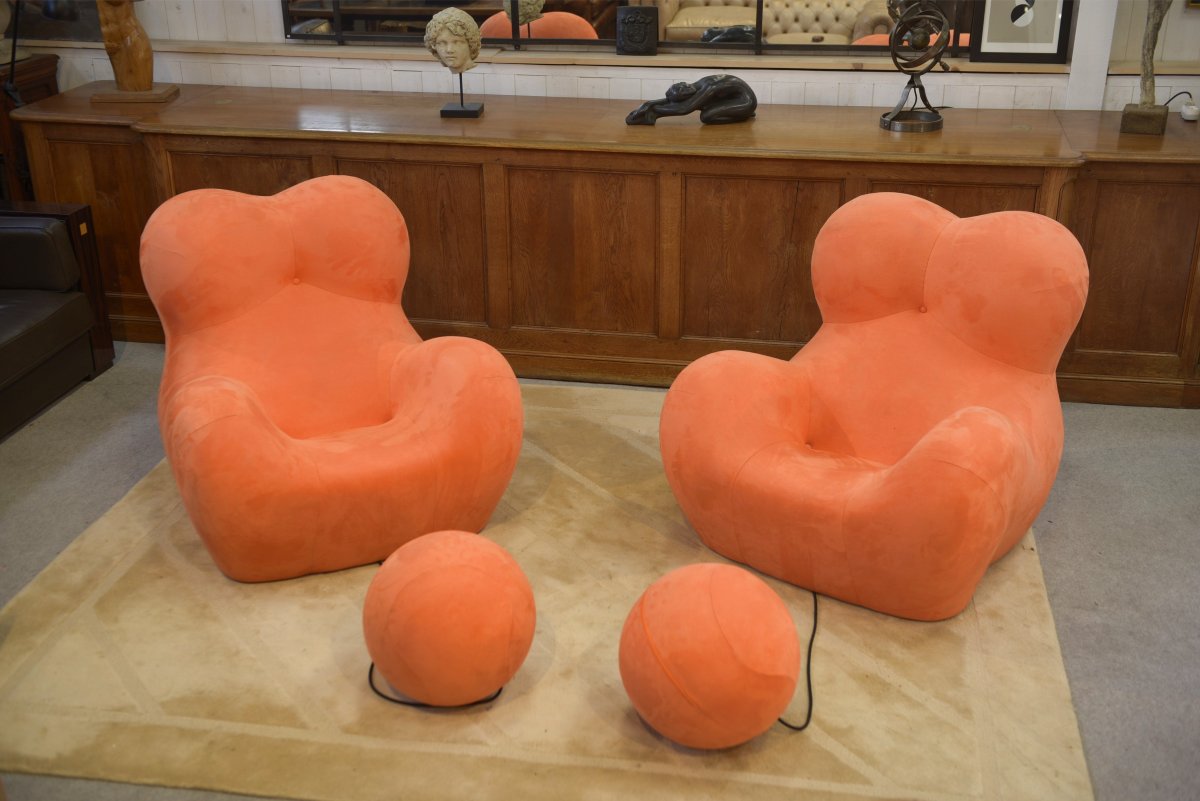 Paire de fauteuils "Mamma" avec repose-pieds d'après Gaetano Pesce