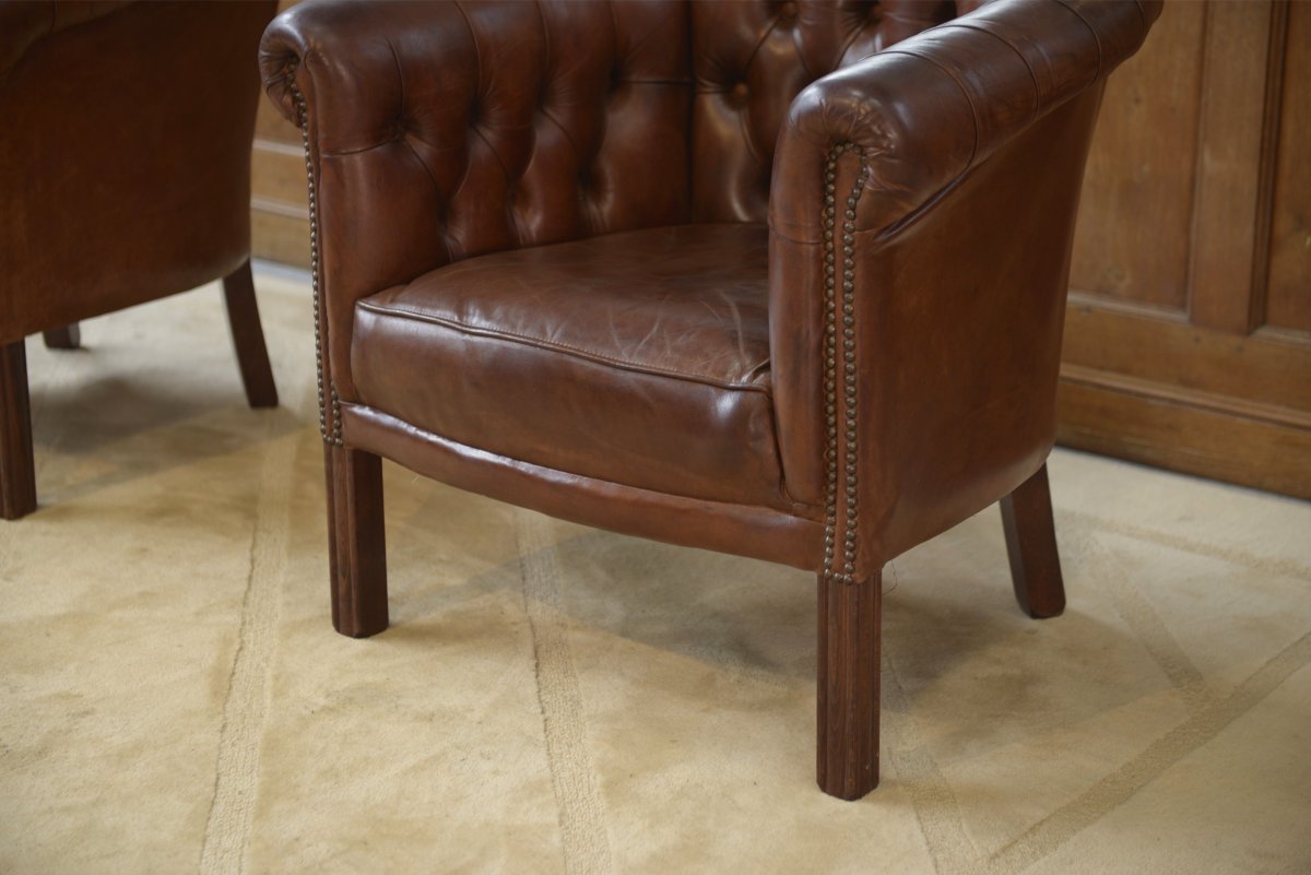Paire de fauteuils Club capitonnés en cuir-photo-4