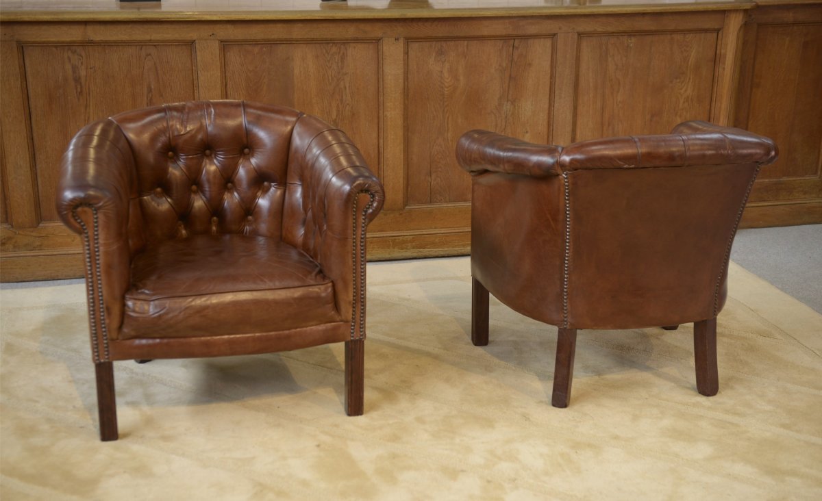 Paire de fauteuils Club capitonnés en cuir-photo-1