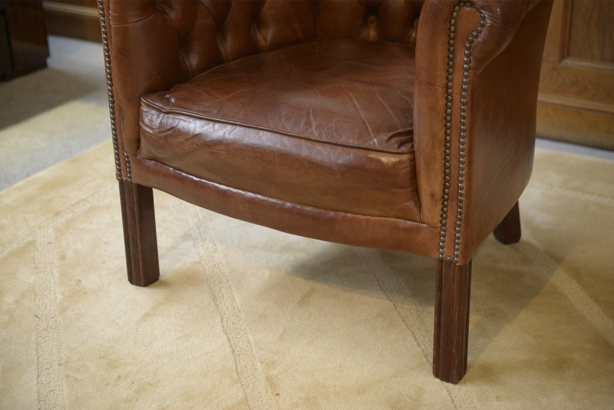 Paire de fauteuils Club capitonnés en cuir-photo-4