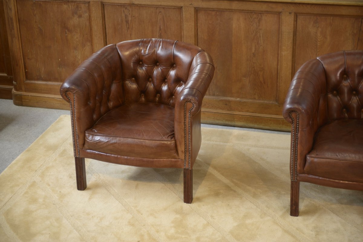 Paire de fauteuils Club capitonnés en cuir-photo-7