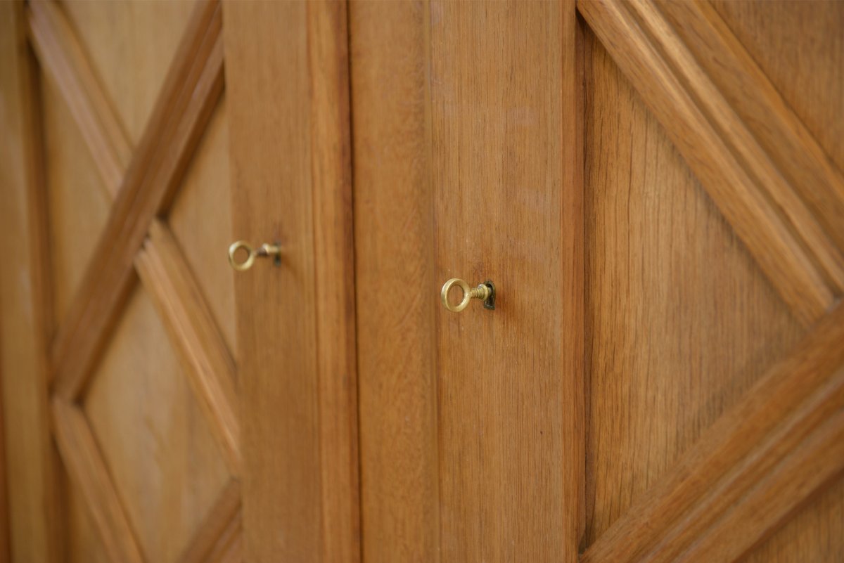 Armoire en chêne blond à motif géométrique en croisillons 1940's-photo-1