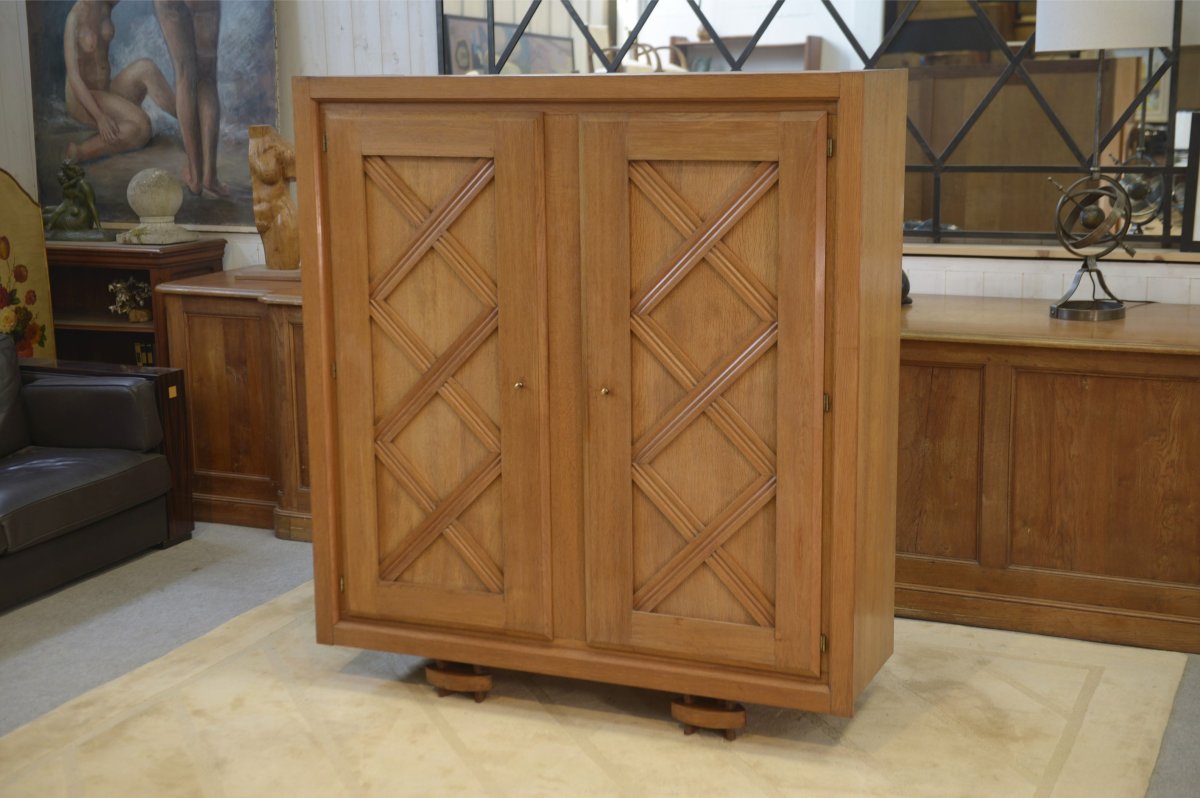 Armoire en chêne blond à motif géométrique en croisillons 1940's