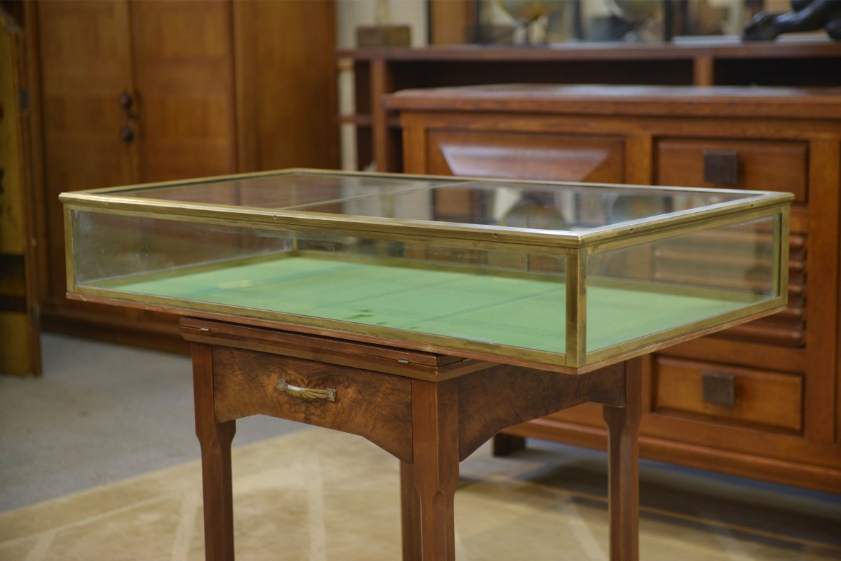 Vitrine de bijoutier en laiton et verre 1930's