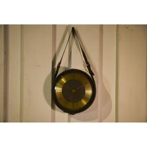 Horloge en cuir noir et laiton par Jacques Adnet 1950's