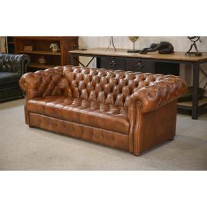 Canapé Chesterfield en cuir fauve capitonné