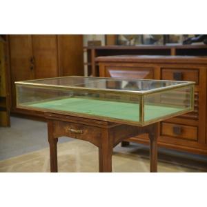 Vitrine de bijoutier en laiton et verre 1930's