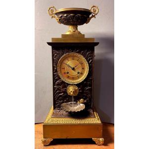 "fountain" Terminal Clock In Patinated And Gilded Bronze - Restoration Period