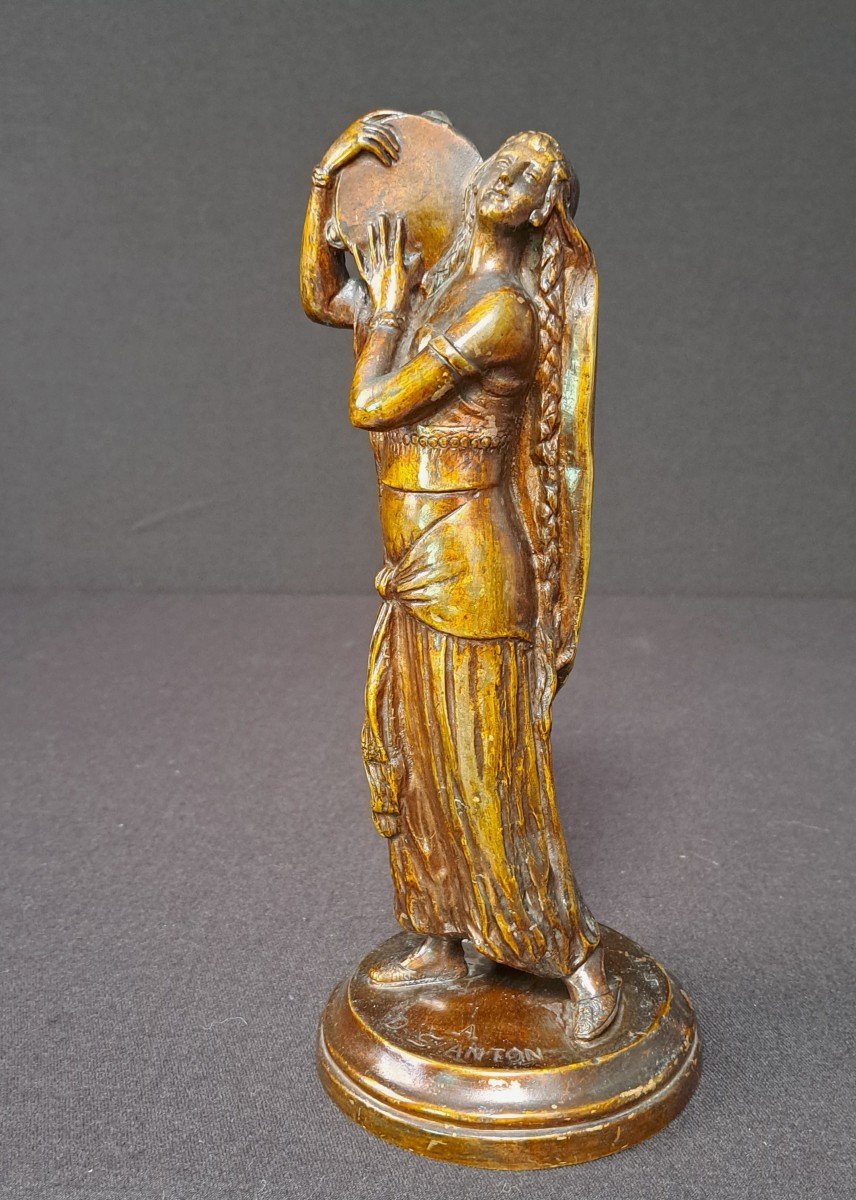 Musicienne au tambourin: Bronze orientaliste.-photo-8