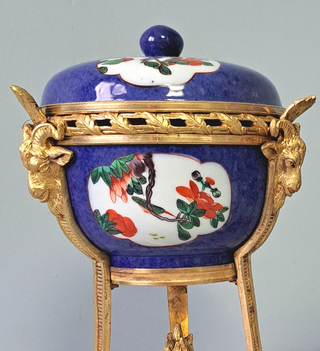 Pair Of Porcelain Perfums Bruners: Samson.-photo-2