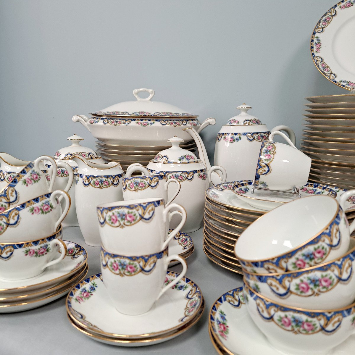 Limoges Porcelain Service: 88 Pieces Maison Salmon.-photo-1