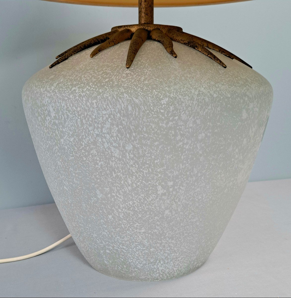 Frosted Glass Lamp: Maison Delmas In Montauban.-photo-2