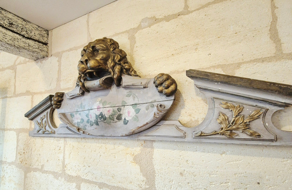 Painted Wooden Pediment. 19th Century.-photo-1
