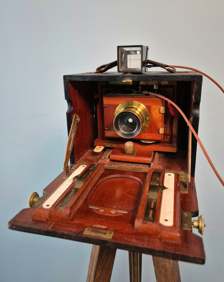 Folding Camera: Jonte Deloye, Paris.-photo-2