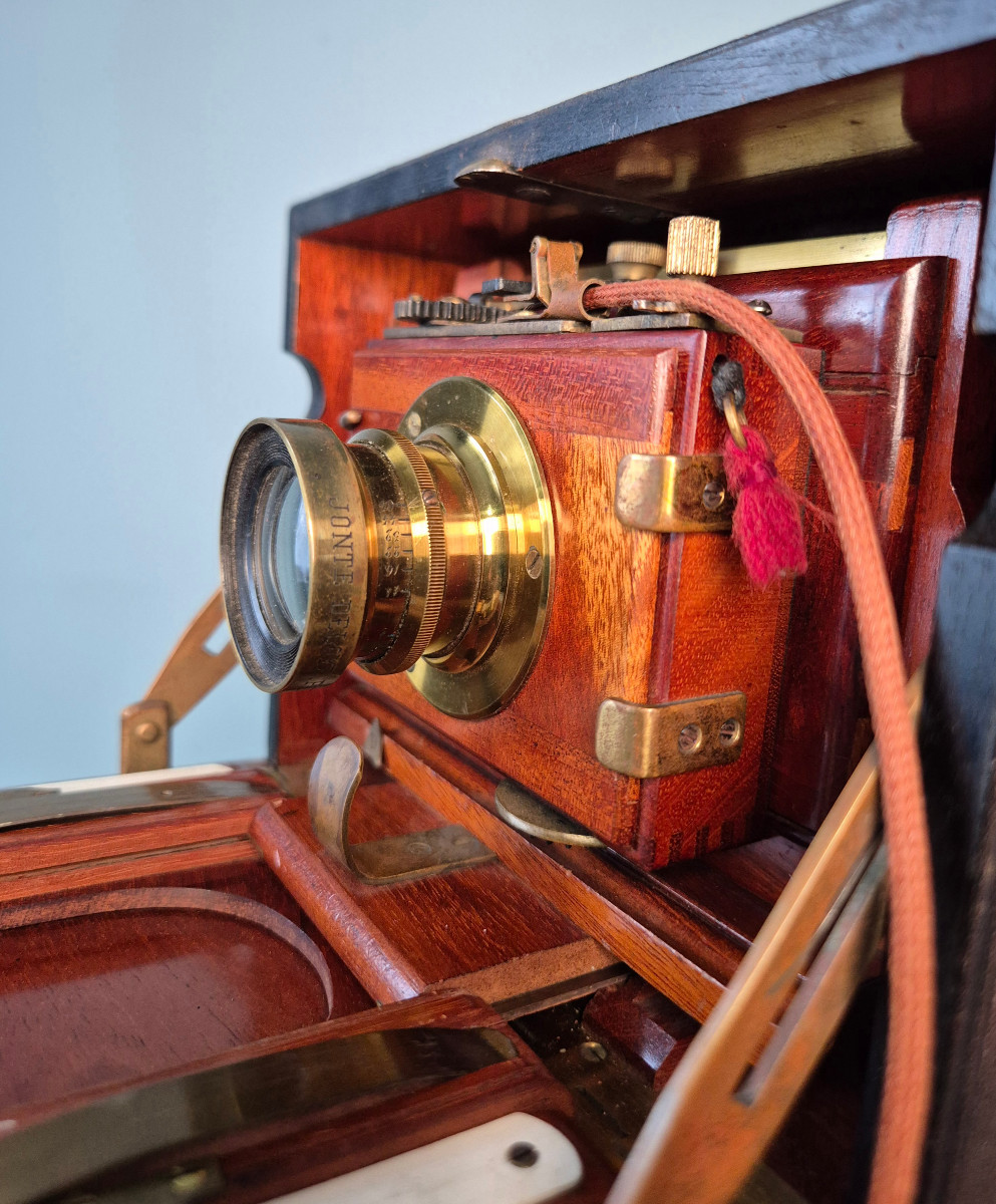 Folding Camera: Jonte Deloye, Paris.-photo-3