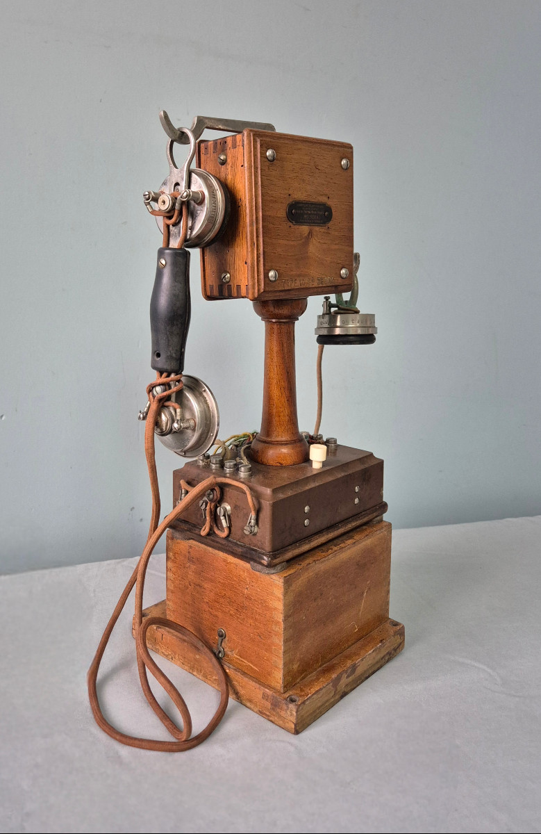 Ancien téléphone  Eurieult:  1900.