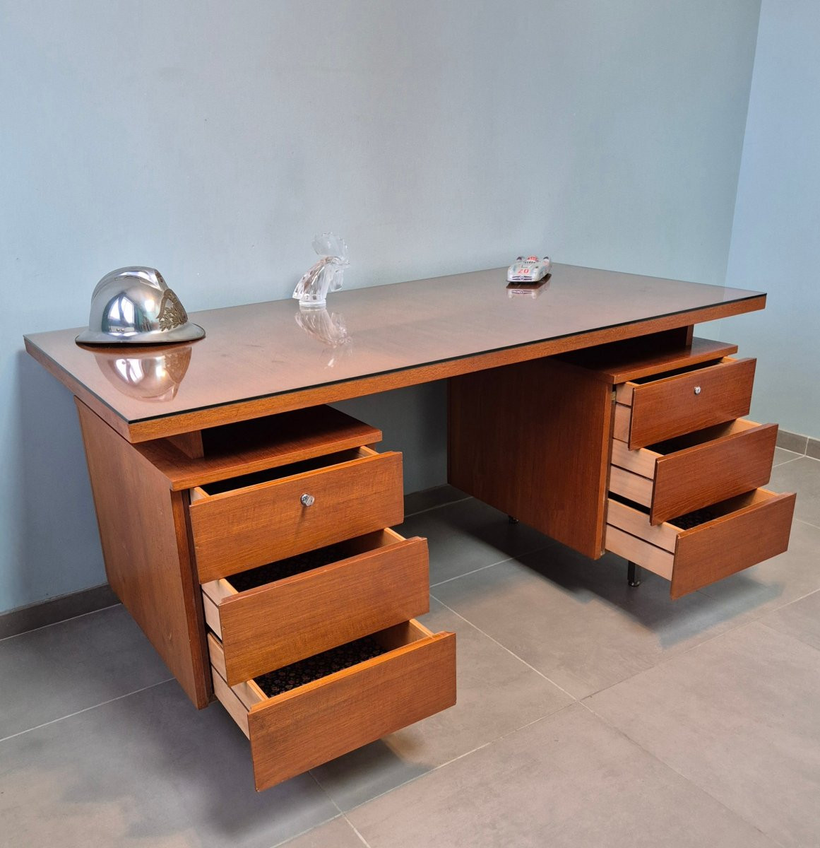 Bureau plat en teck.-photo-5