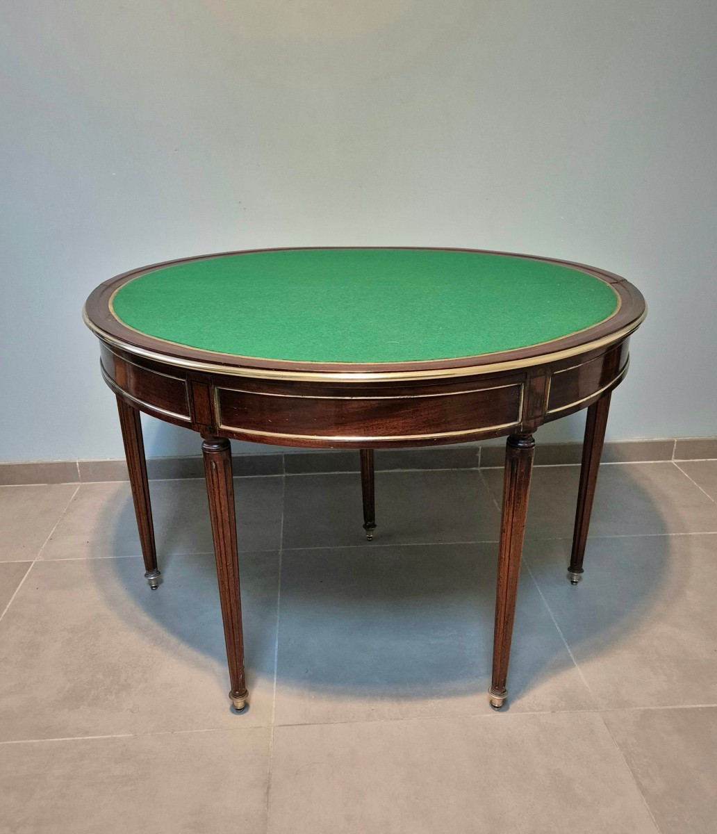 Table à jeux semi-circulaire. 
