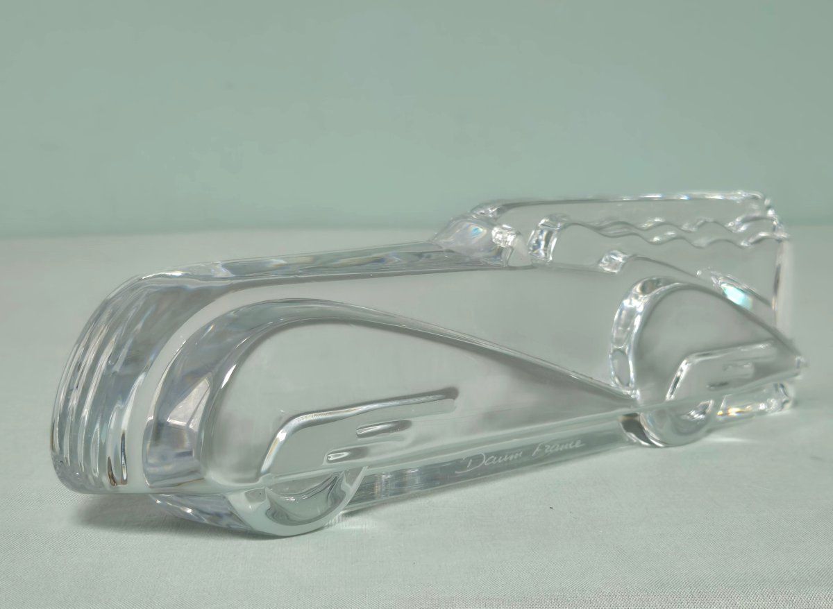 Daum: voiture " presse papier" en cristal.