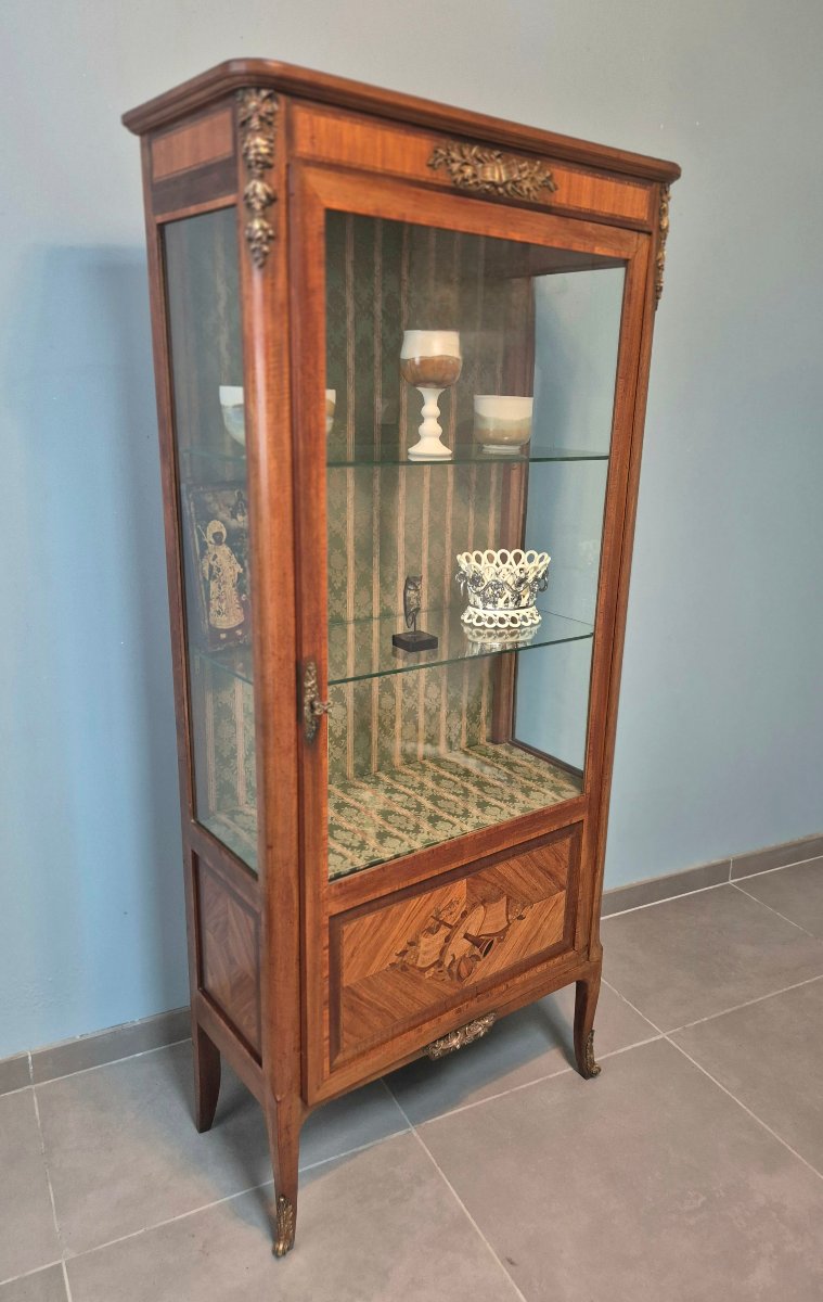 Vitrine Louis XV en marqueterie. -photo-7