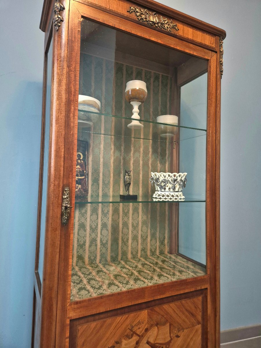 Vitrine Louis XV en marqueterie. -photo-5