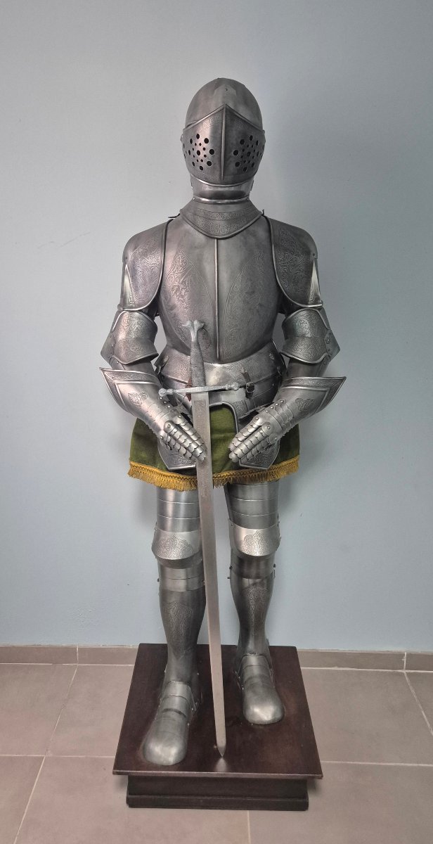 Grande armure féodale de chevalier.-photo-8