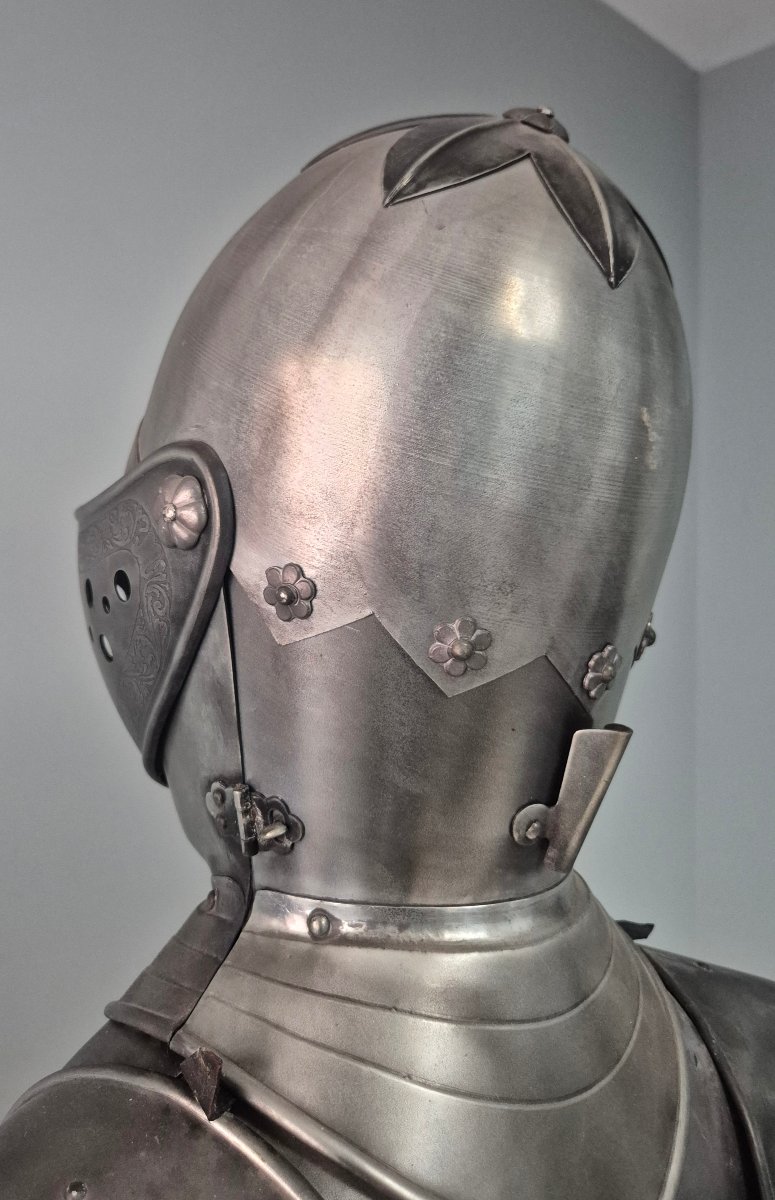 Grande armure féodale de chevalier.-photo-2