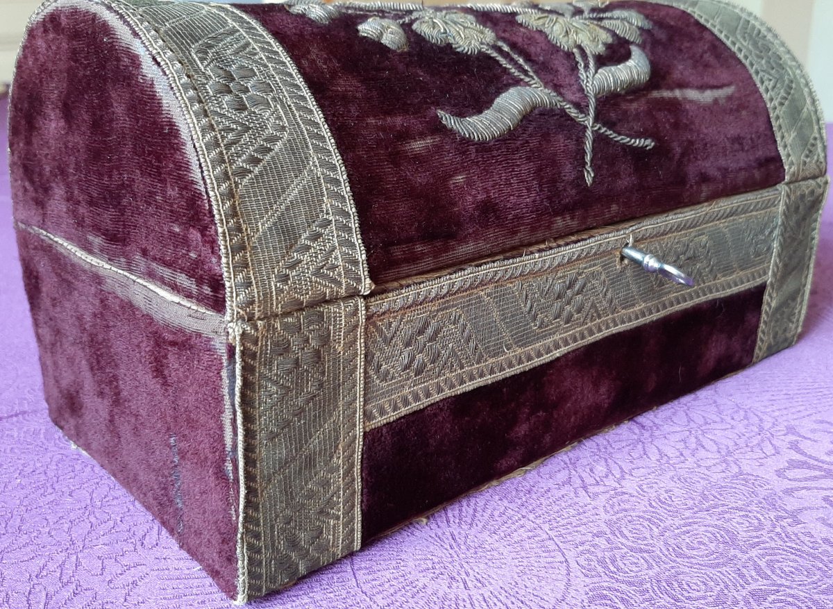 Wooden And Velvet Box : 19th Century Golden Threads-photo-2